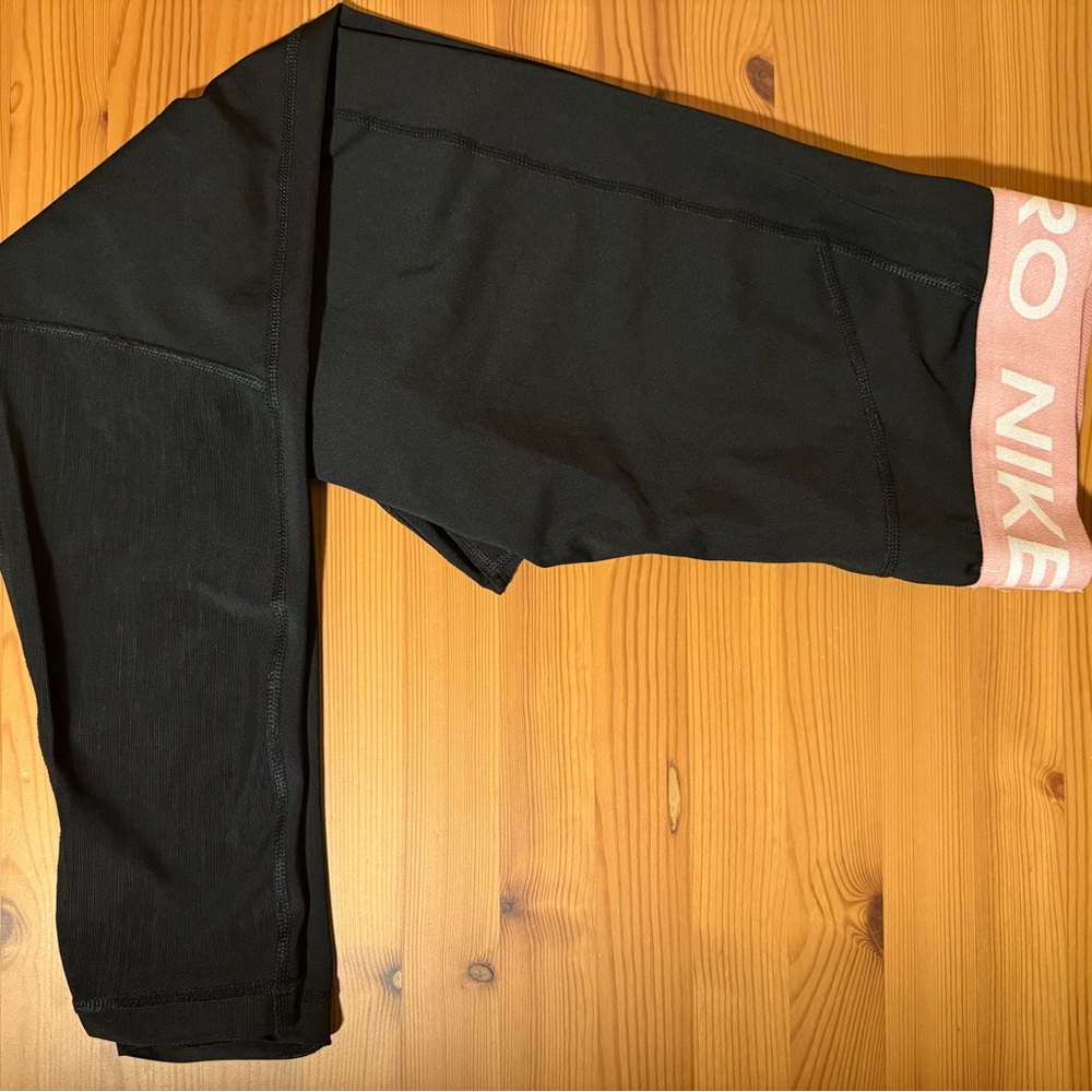 Nike Leggings in Black with Pink Accents